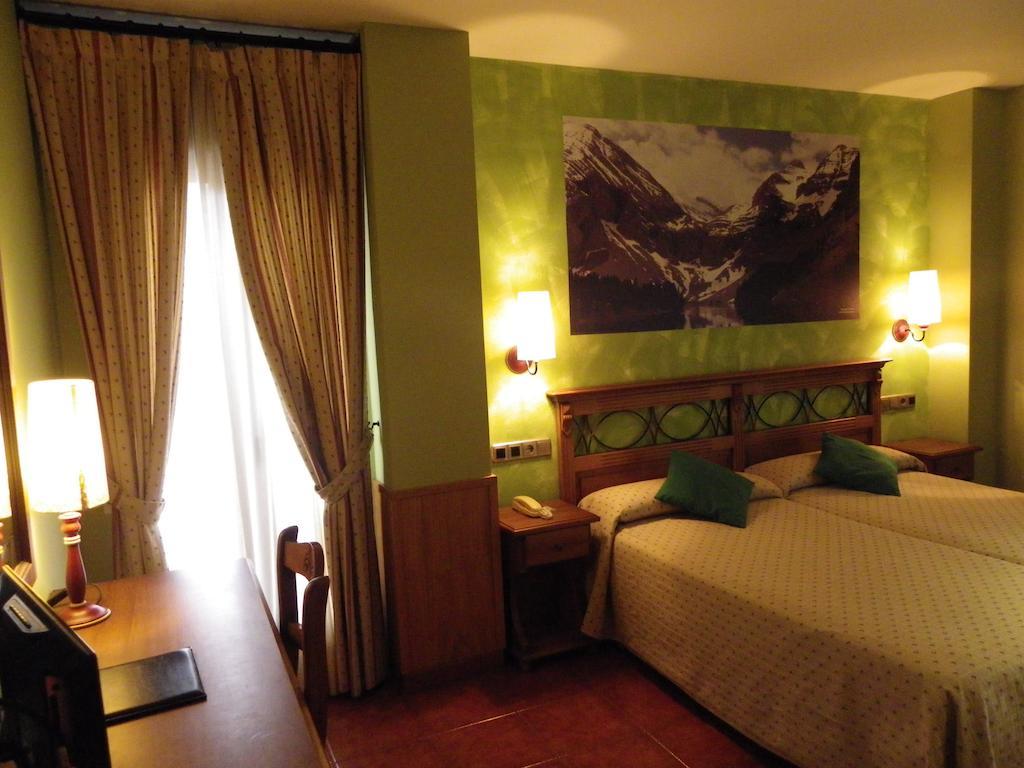 Escalona Hotel Arnal מראה חיצוני תמונה